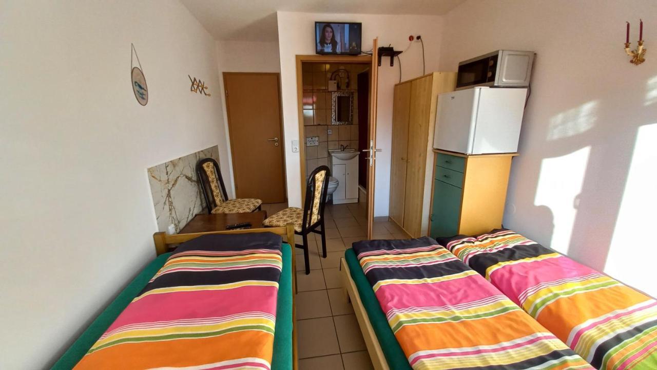 Pokoje Goscinne Dw Antom Dzwirzyno Luaran gambar